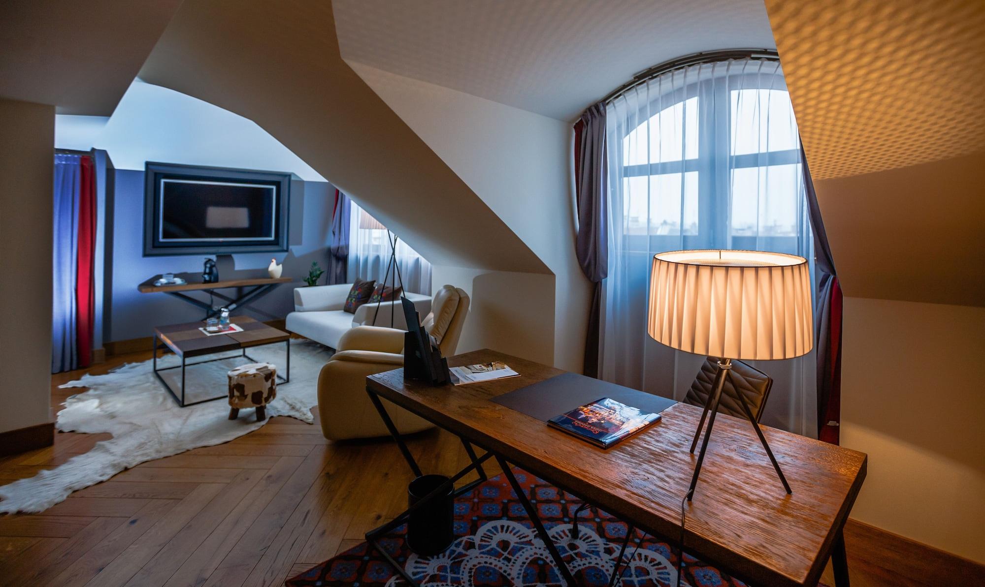 Hotel Bristol Tradition And Luxury Rzeszow Bagian luar foto Suite