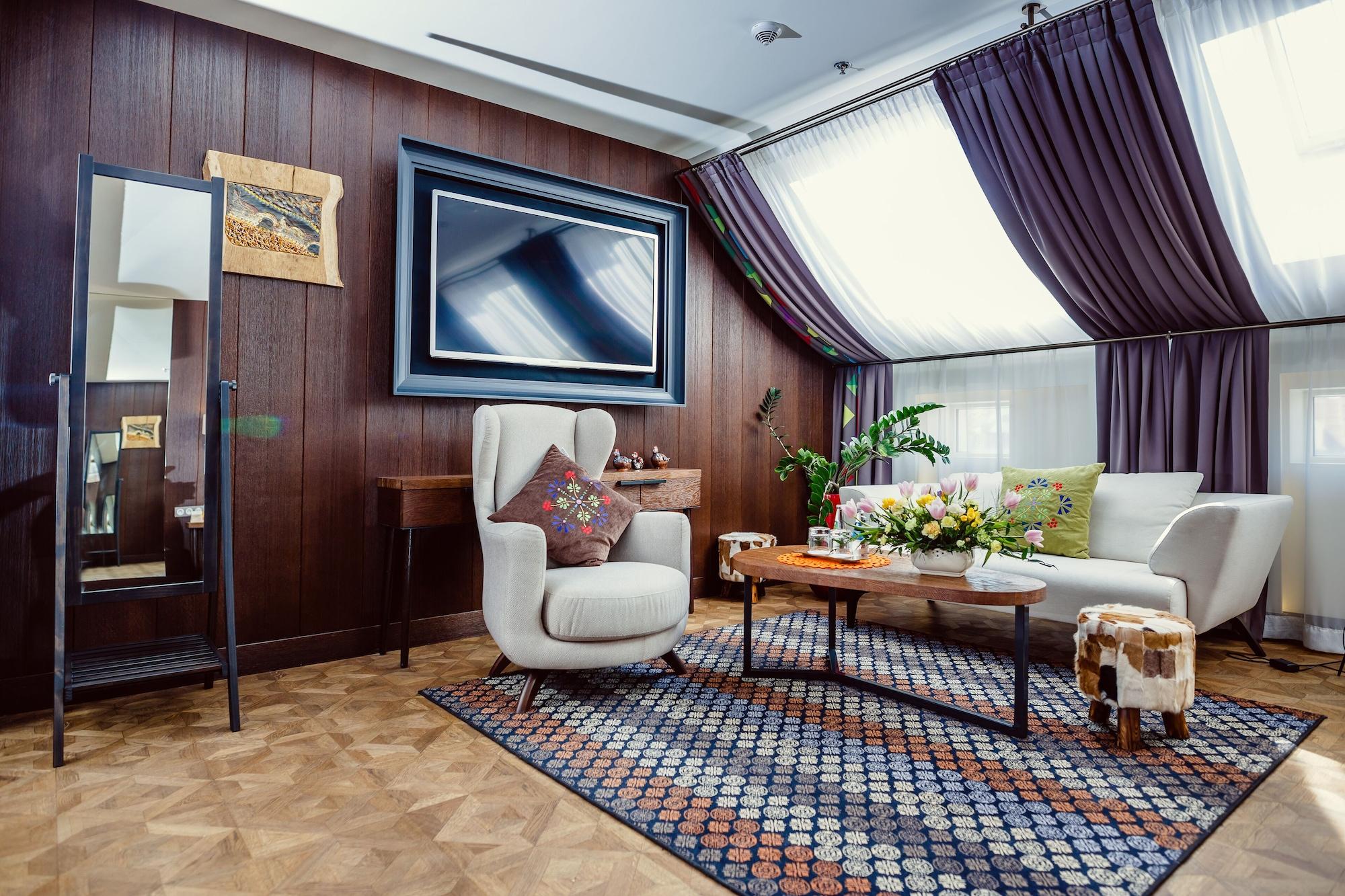 Hotel Bristol Tradition And Luxury Rzeszow Bagian luar foto A living room