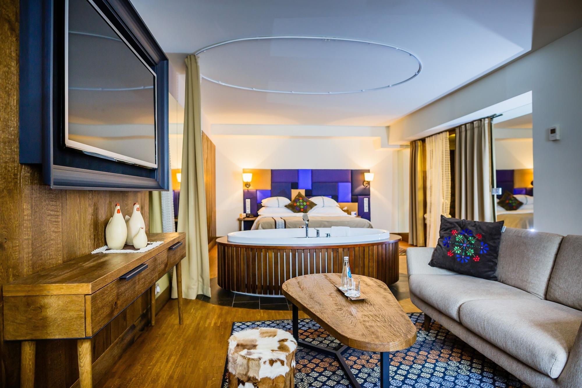 Hotel Bristol Tradition And Luxury Rzeszow Bagian luar foto Suite