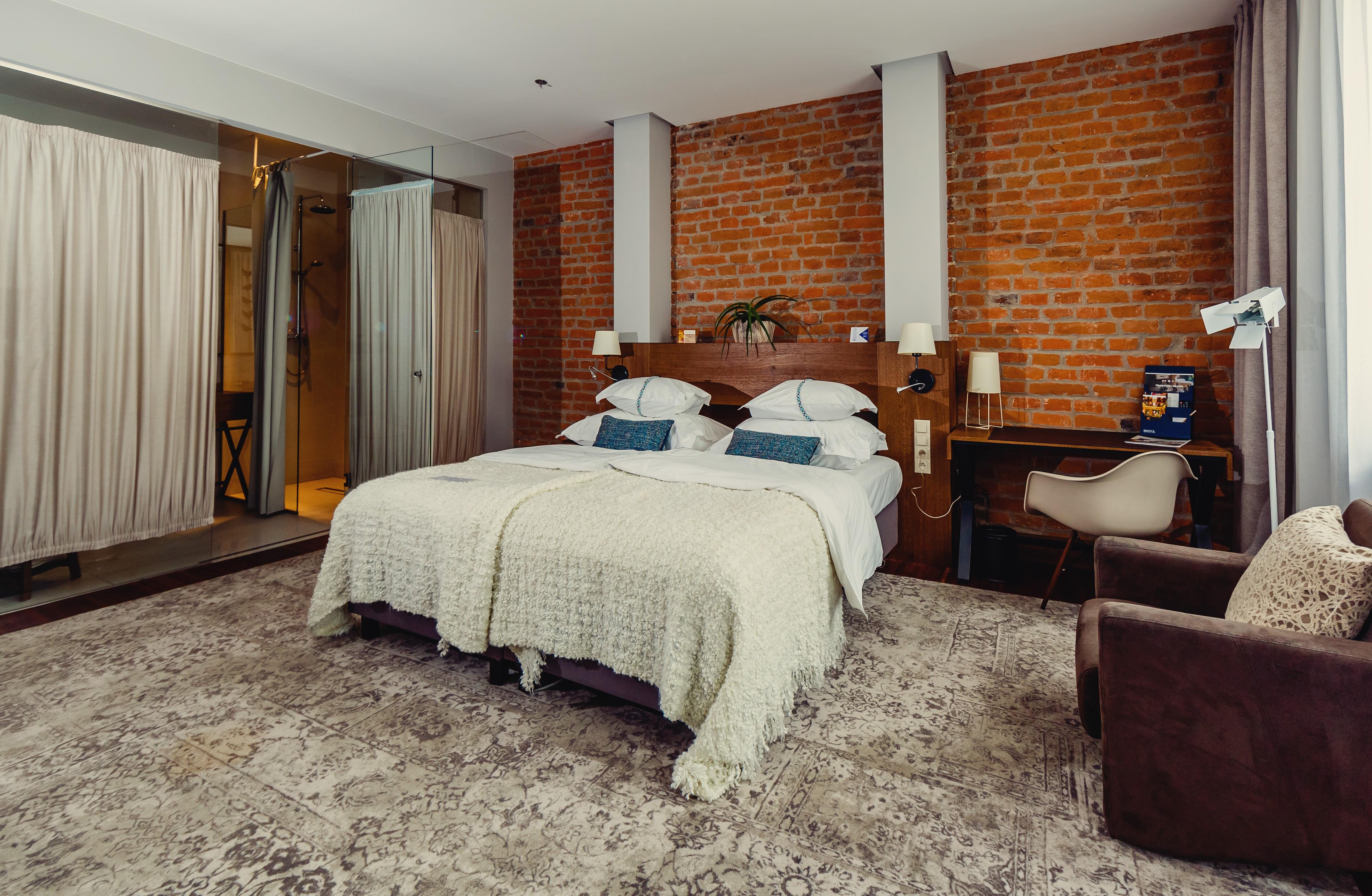 Hotel Bristol Tradition And Luxury Rzeszow Bagian luar foto A room at the hotel