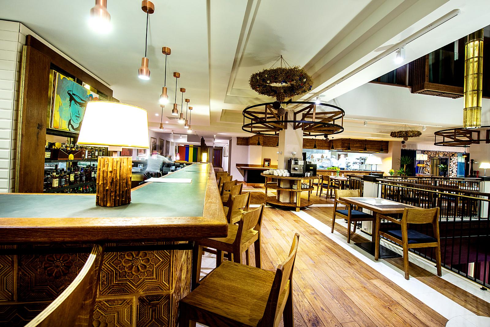 Hotel Bristol Tradition And Luxury Rzeszow Bagian luar foto The interior of the restaurant