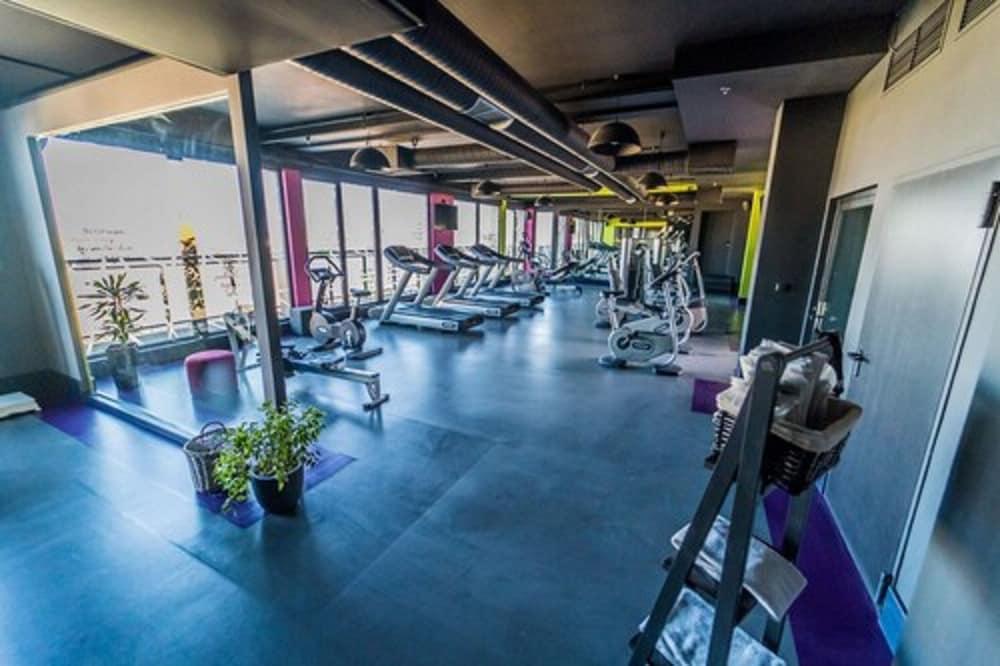 Hotel Bristol Tradition And Luxury Rzeszow Bagian luar foto The gym at the University of Roehampton