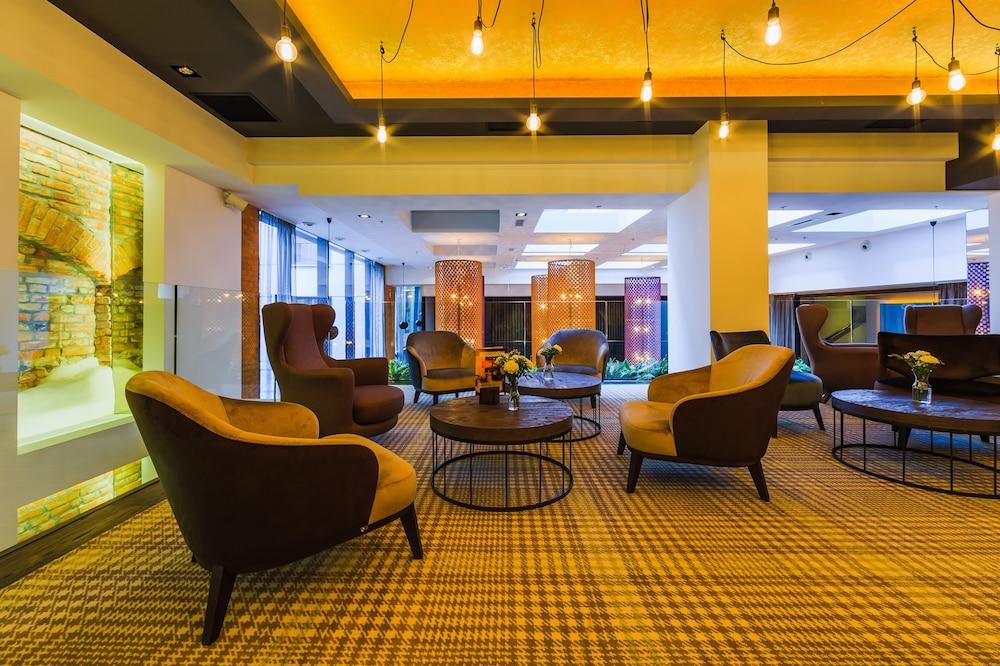 Hotel Bristol Tradition And Luxury Rzeszow Bagian luar foto The lobby of the hotel