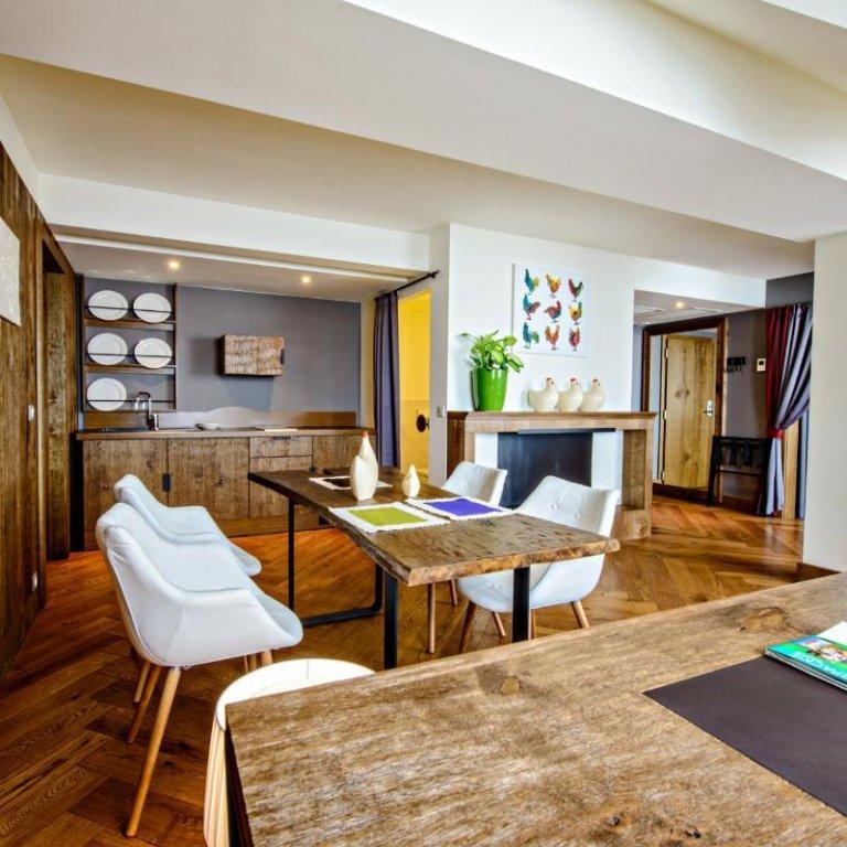 Hotel Bristol Tradition And Luxury Rzeszow Bagian luar foto A typical apartment at the residence