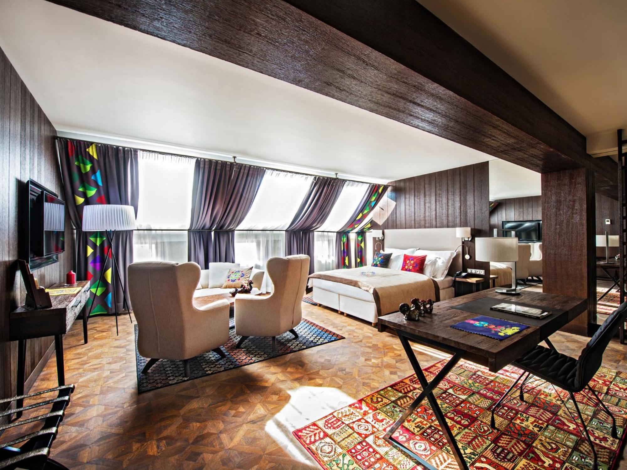 Hotel Bristol Tradition And Luxury Rzeszow Bagian luar foto The Penthouse Suite