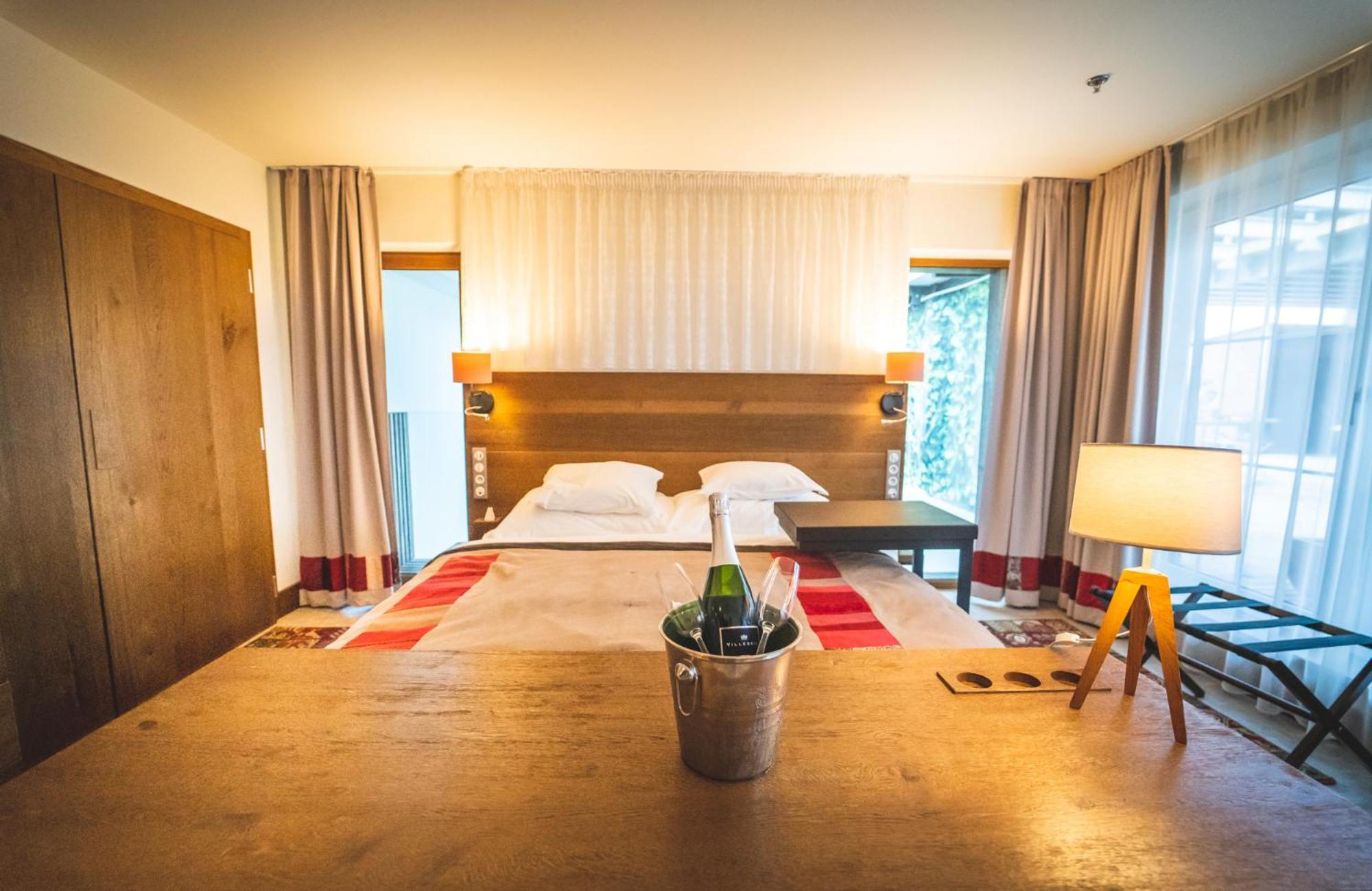 Hotel Bristol Tradition And Luxury Rzeszow Bagian luar foto A room at the hotel