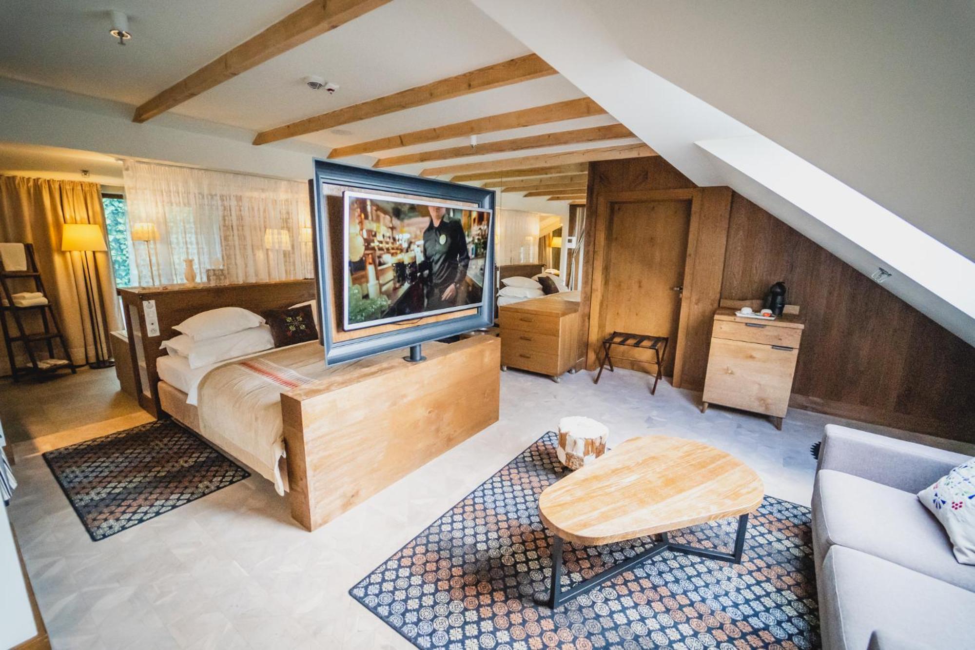 Hotel Bristol Tradition And Luxury Rzeszow Bagian luar foto A room at the hotel
