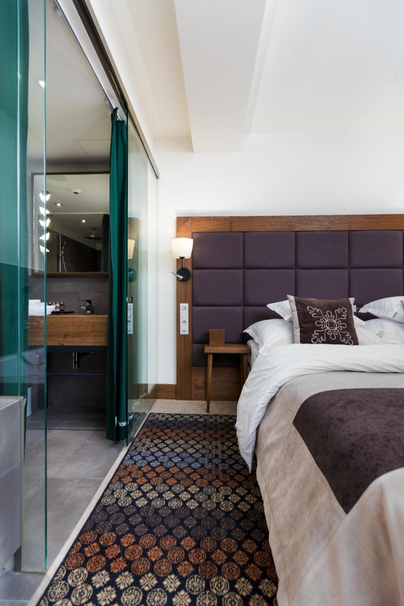 Hotel Bristol Tradition And Luxury Rzeszow Bagian luar foto A room at the hotel