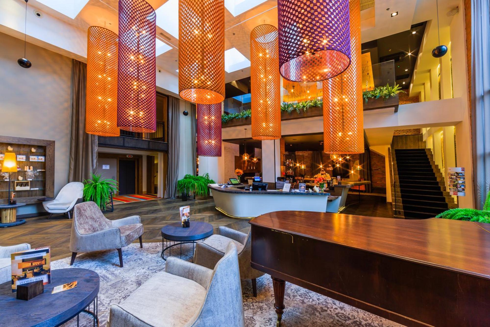 Hotel Bristol Tradition And Luxury Rzeszow Bagian luar foto Lobby