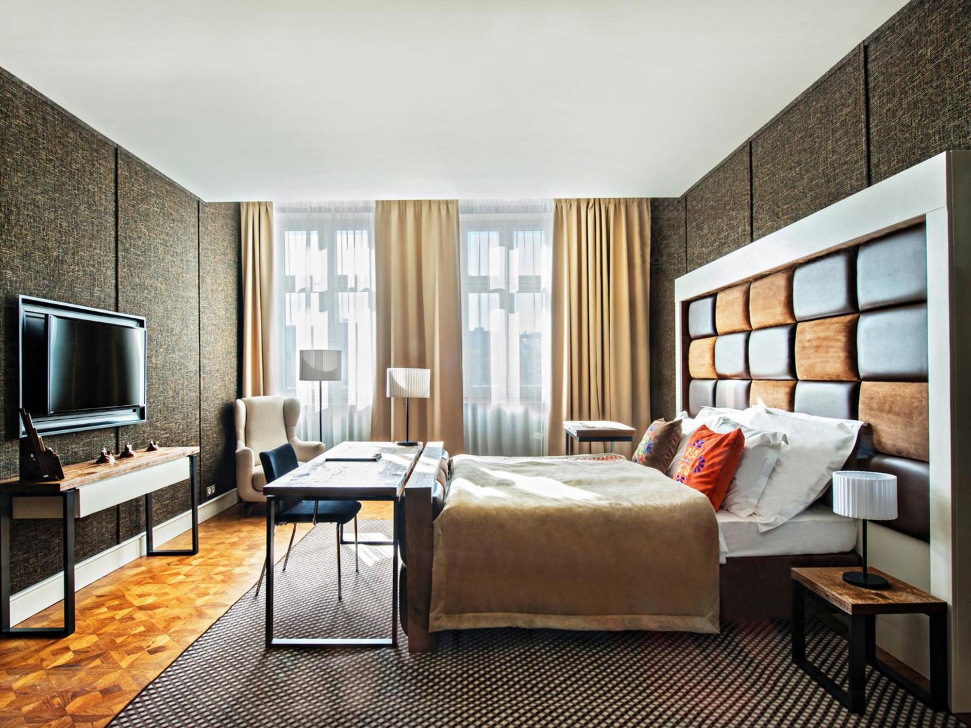Hotel Bristol Tradition And Luxury Rzeszow Bagian luar foto A room at the hotel