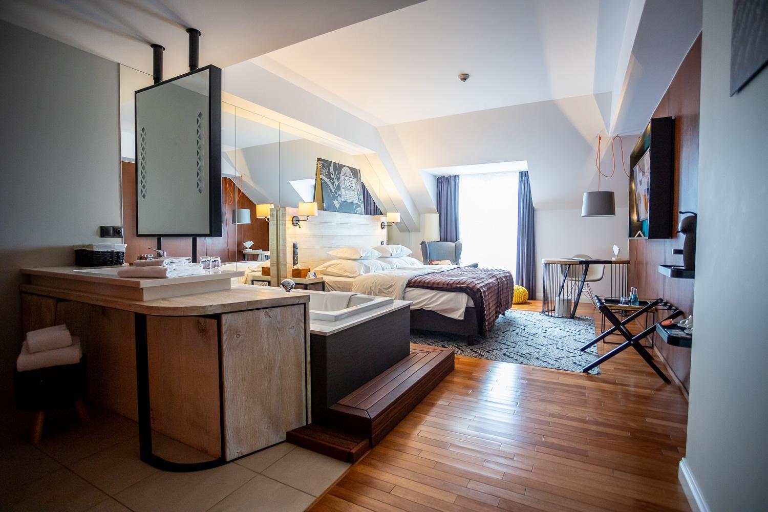 Hotel Bristol Tradition And Luxury Rzeszow Bagian luar foto A room at the Hotel du Vin & Bistro, Cheltenham