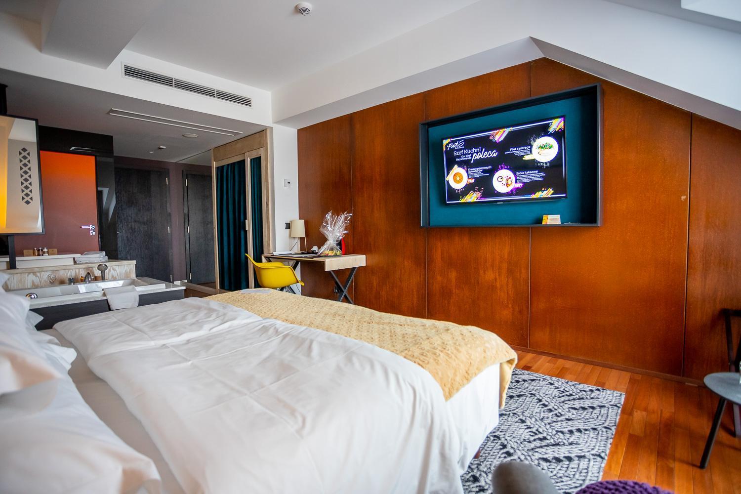 Hotel Bristol Tradition And Luxury Rzeszow Bagian luar foto A room at the hotel