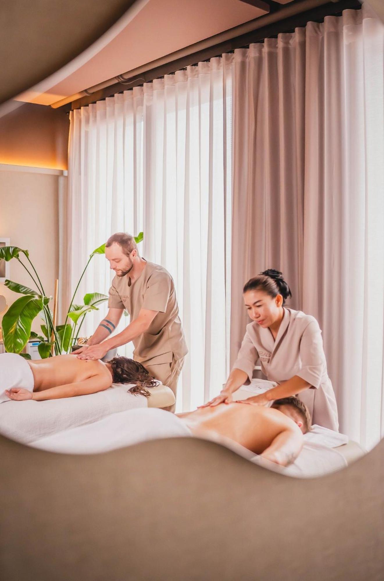 Hotel Bristol Tradition And Luxury Rzeszow Bagian luar foto Massage therapists working on clients