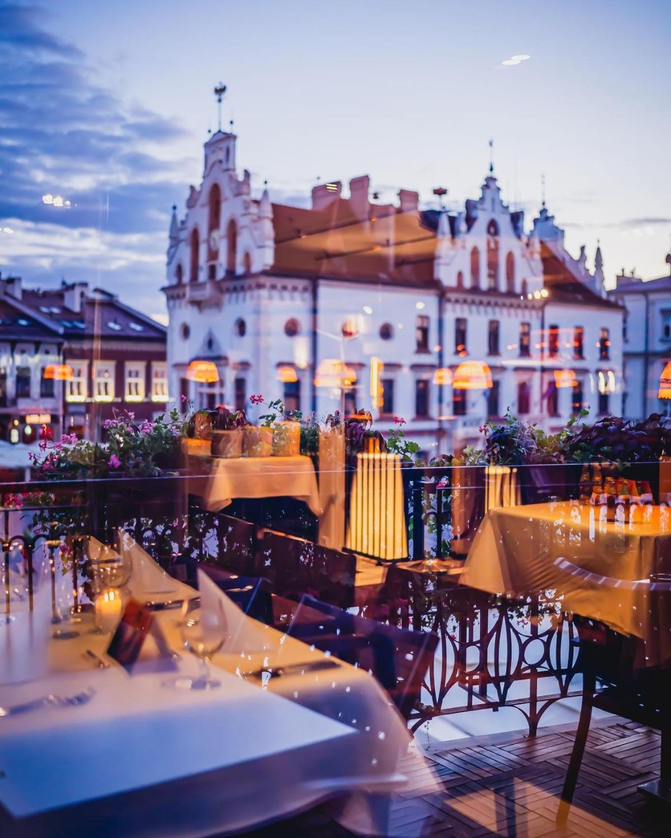 Hotel Bristol Tradition And Luxury Rzeszow Bagian luar foto The Old Town of Poznań